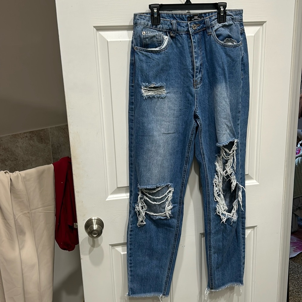 High waisted jeans ripped